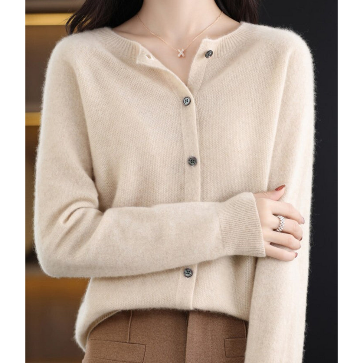 Cardigan da donna in maglia con bottoni