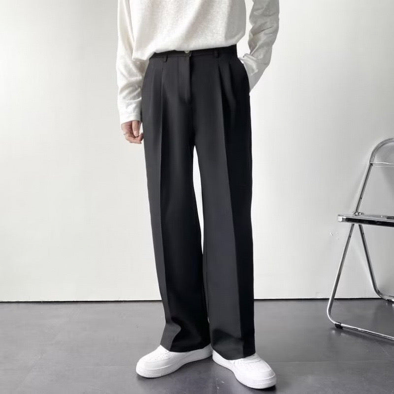 Pantaloni uomo con pince e gamba dritta