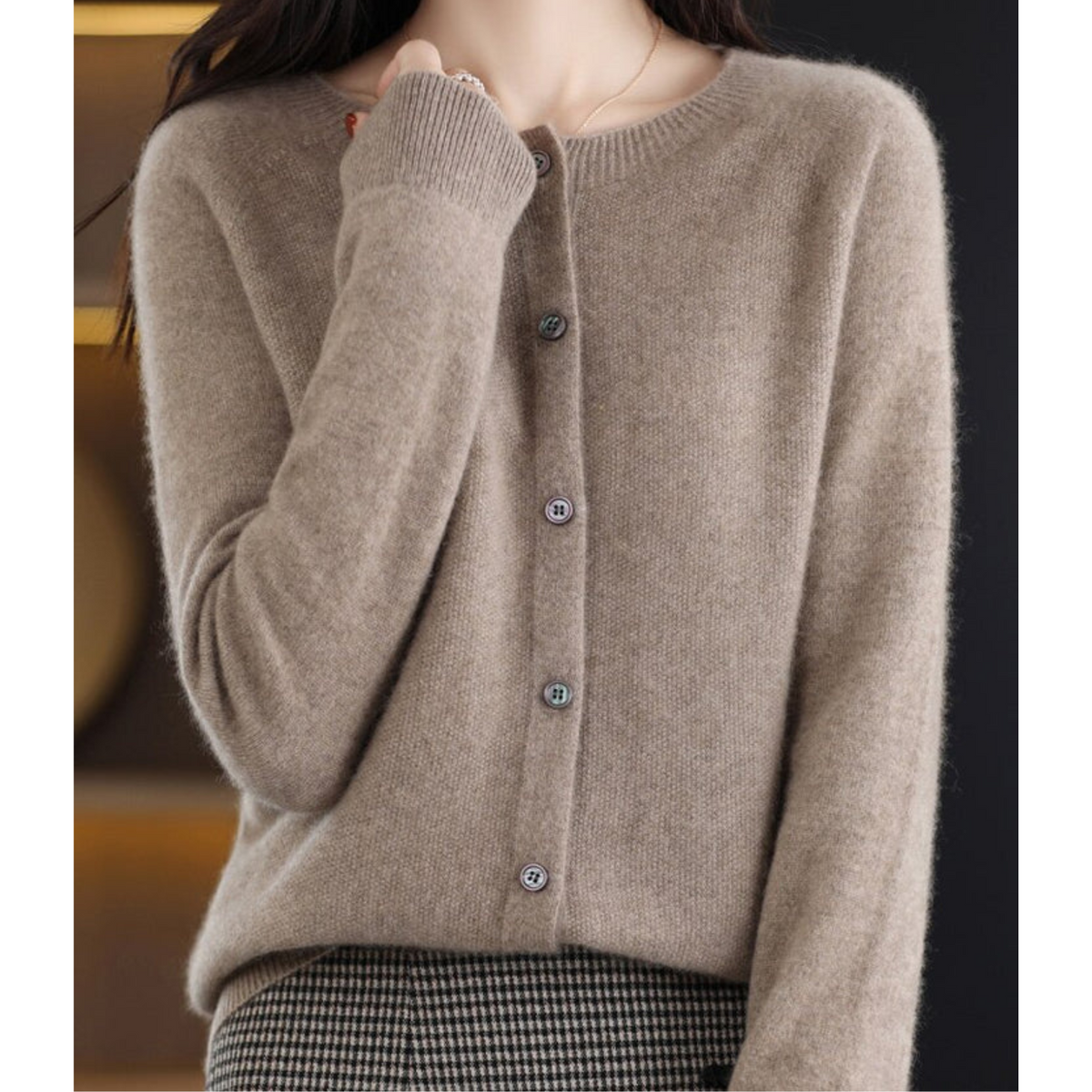 Cardigan da donna in maglia con bottoni
