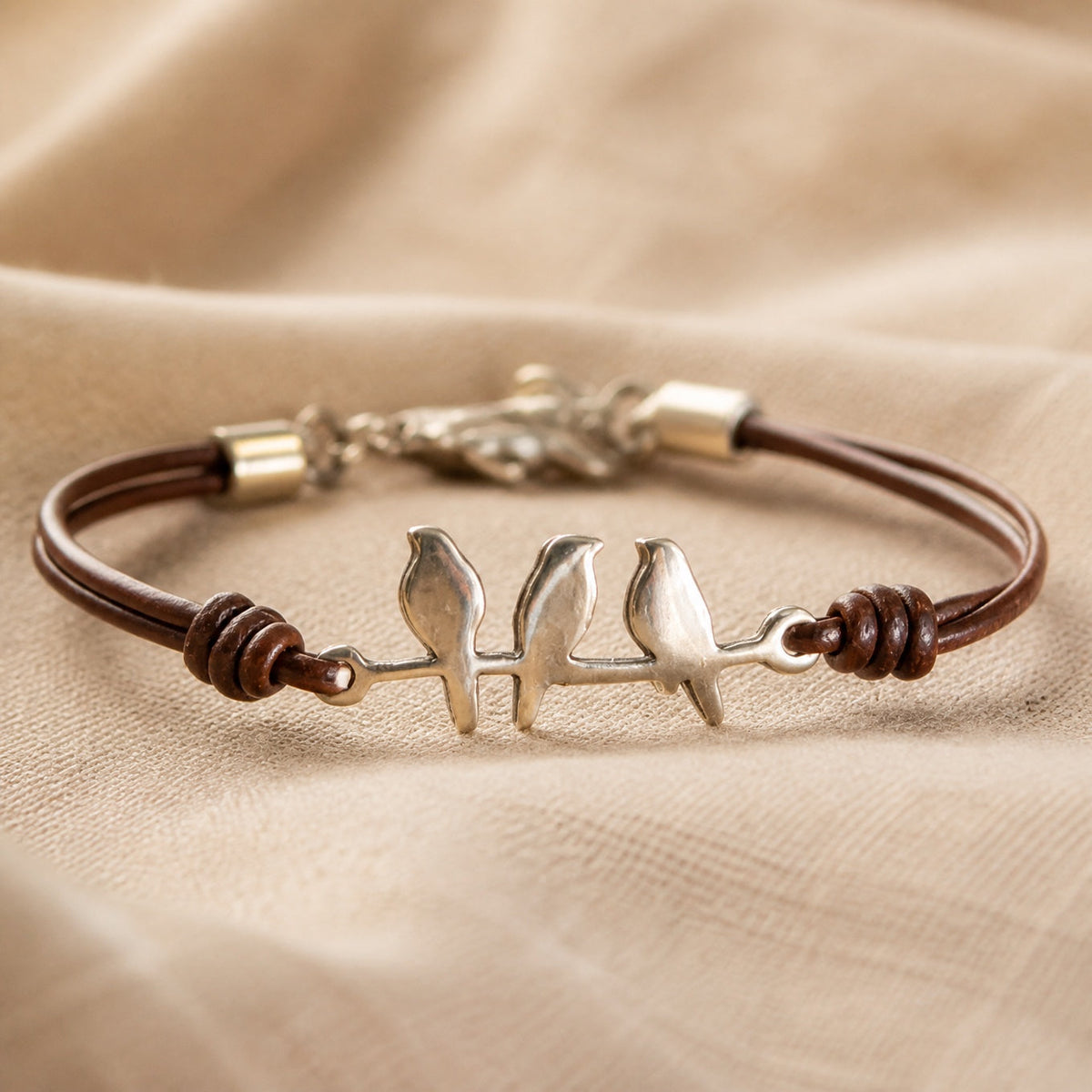 Bracciale con tre ciondoli a forma di uccello
