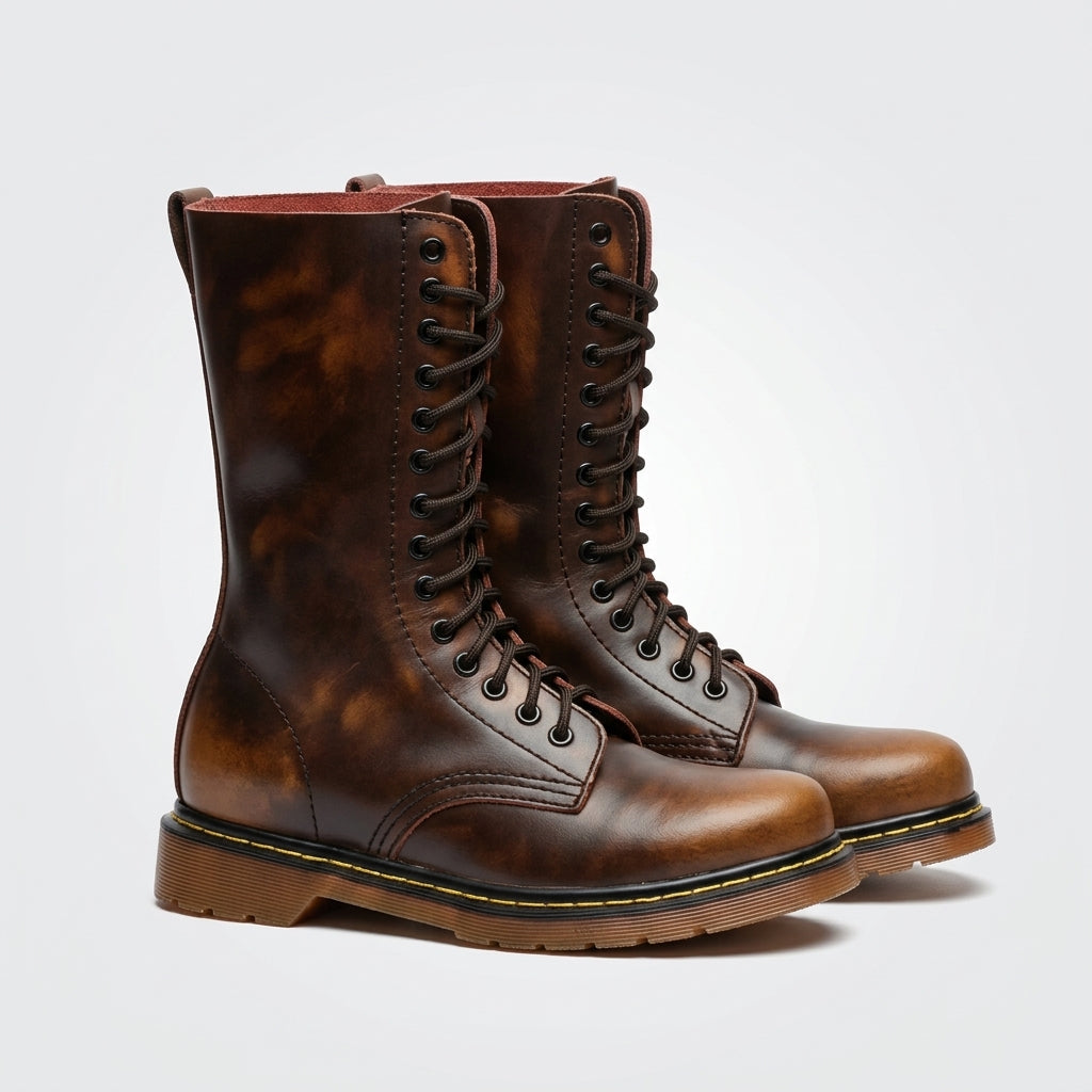 Anfibi uomo in pelle con suola scolpita