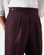 Pantaloni uomo con pince in tinta unita