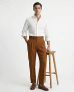 Pantaloni uomo leggeri con pince e vita alta