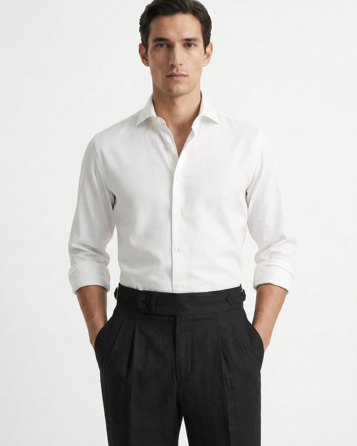 Pantaloni uomo leggeri con pince e vita alta