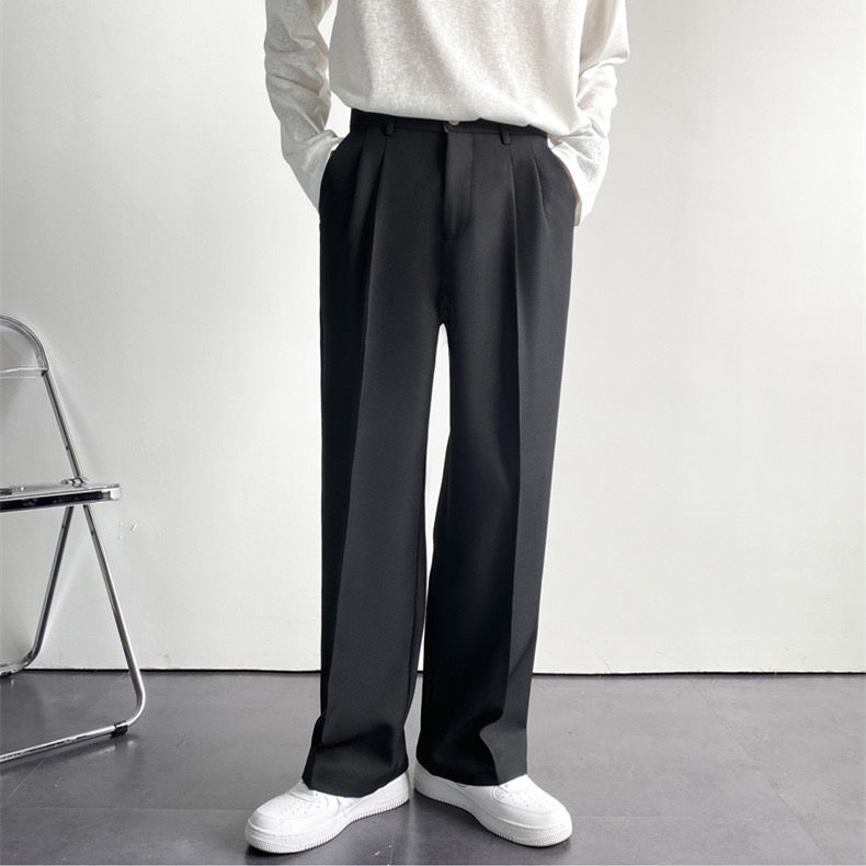 Pantaloni uomo con pince e gamba dritta