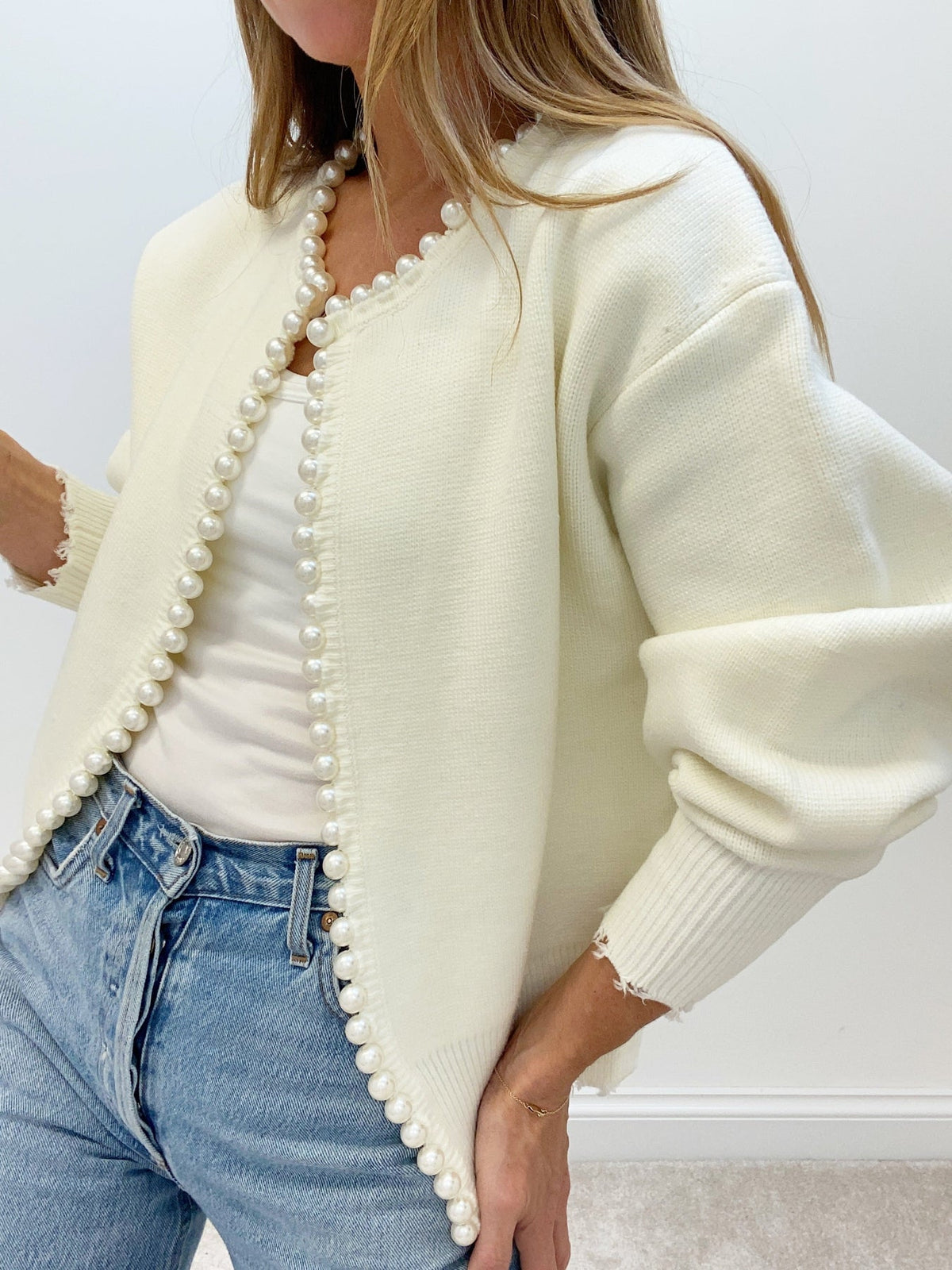 Alina | Cardigan con perle e orlo sfrangiato