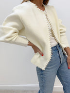 Alina | Cardigan con perle e orlo sfrangiato