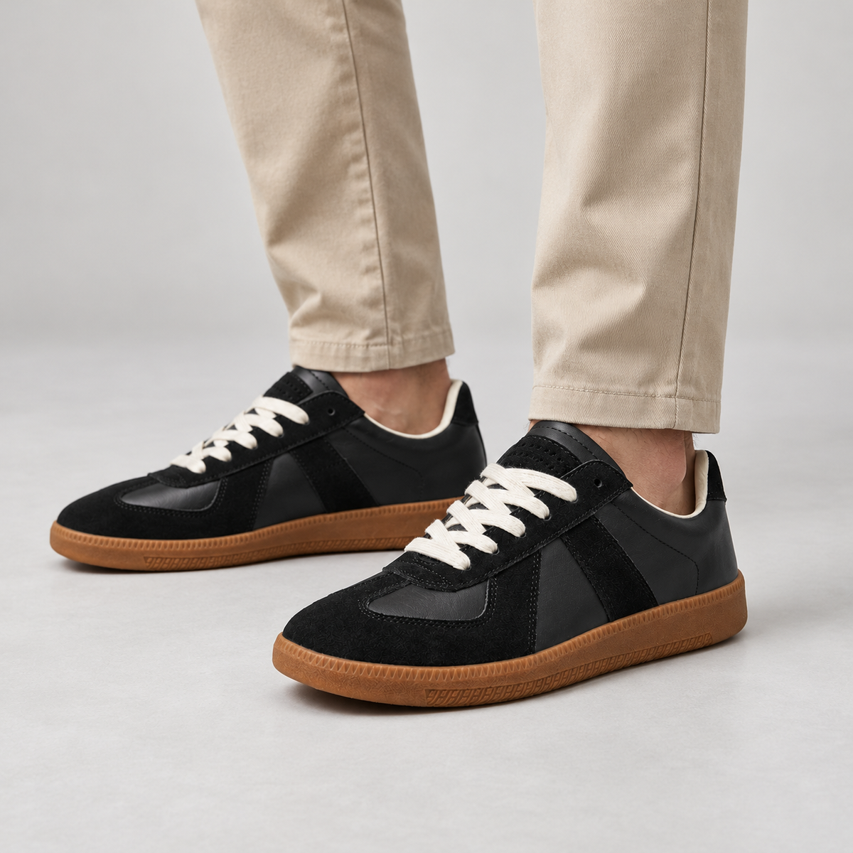 Sneaker uomo con tomaia a due finiture e suola piatta