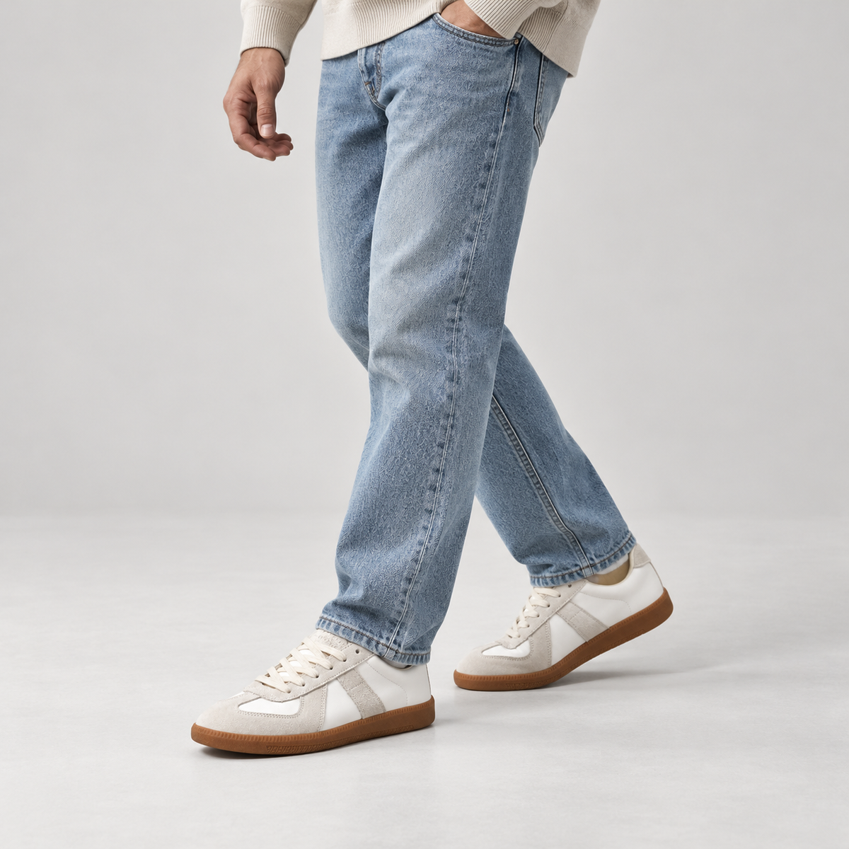 Sneaker uomo con tomaia a due finiture e suola piatta