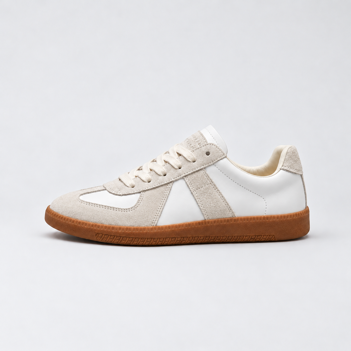 Sneaker uomo con tomaia a due finiture e suola piatta