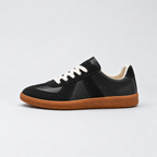 Sneaker uomo con tomaia a due finiture e suola piatta