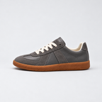 Sneaker uomo con tomaia a due finiture e suola piatta