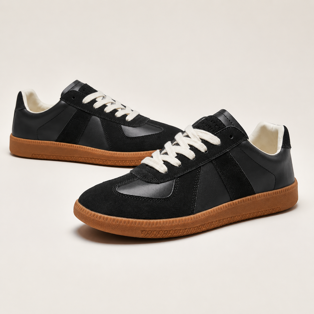 Sneaker uomo con tomaia a due finiture e suola piatta