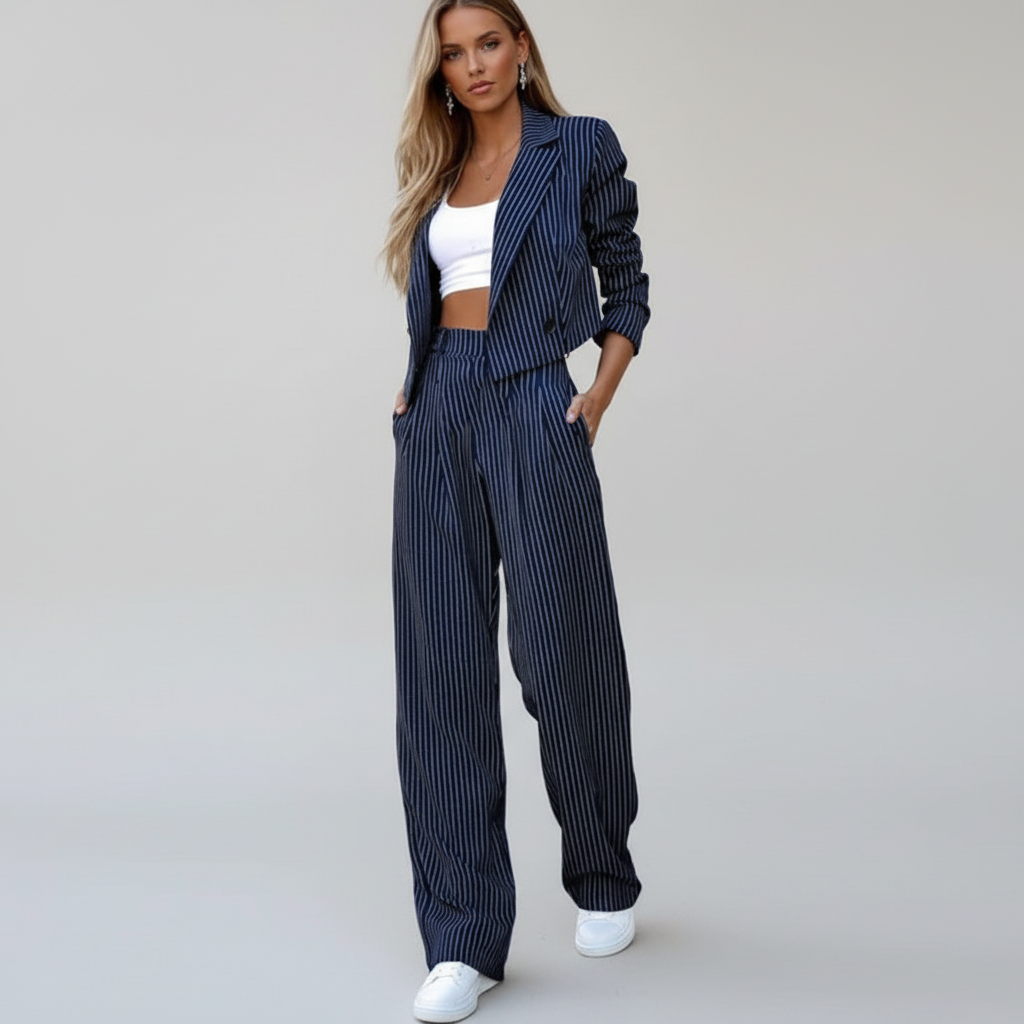 Completo donna gessato con blazer doppiopetto