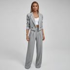Completo donna gessato con blazer doppiopetto