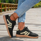 Sneaker donna con lacci e striscia laterale