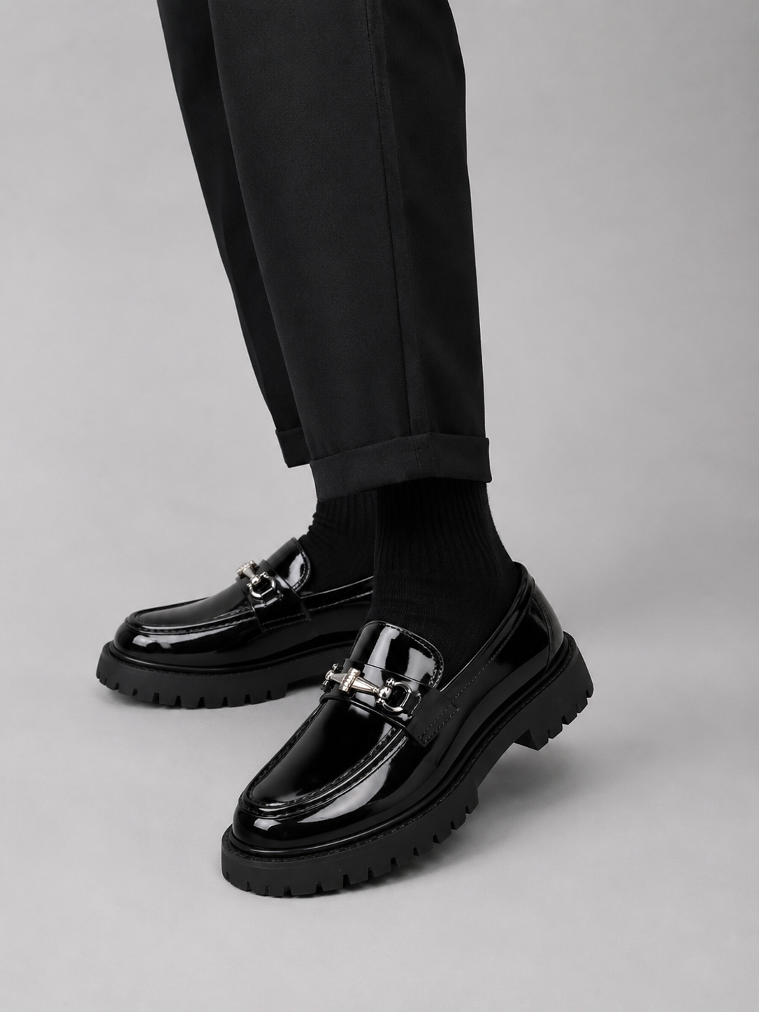Mocassini uomo con suola spessa e fibbia