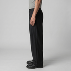 Pantaloni uomo con pince e gamba ampia