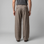 Pantaloni uomo con pince e gamba ampia