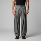 Pantaloni uomo con pince e gamba ampia
