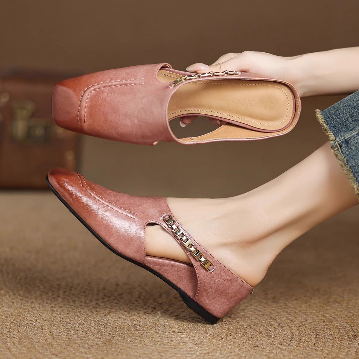 Mules donna con catena decorativa