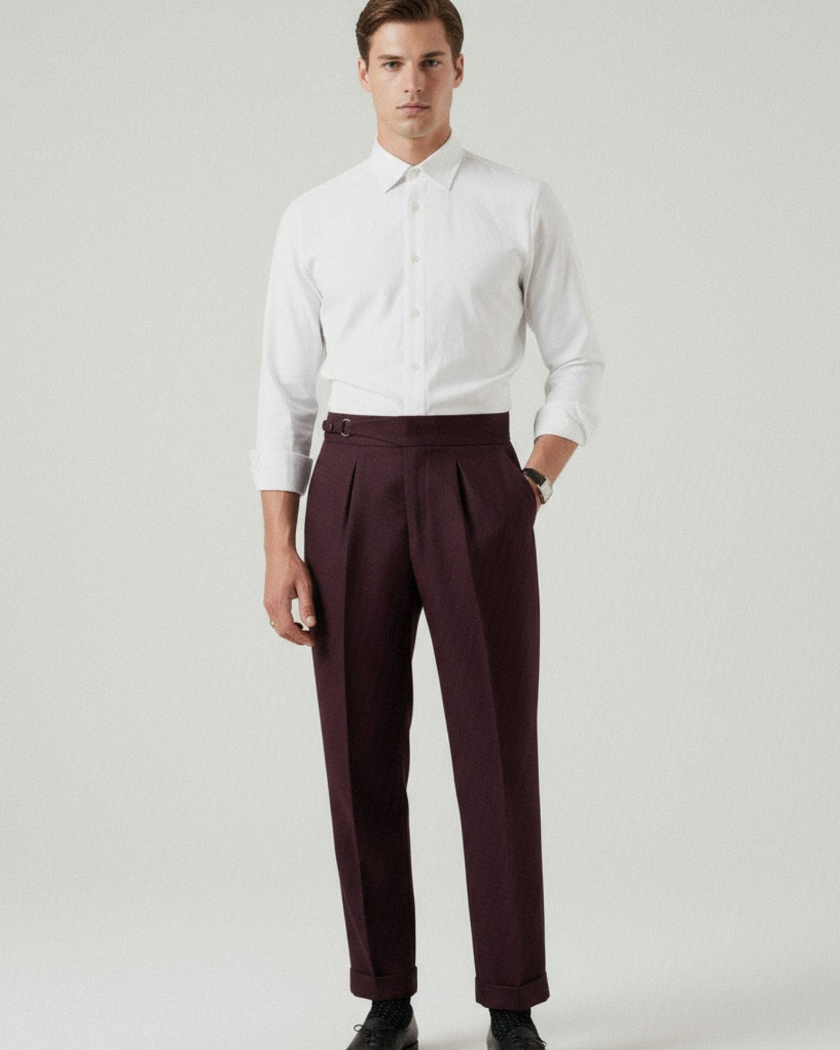 Pantaloni uomo con pince in tinta unita