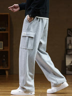 Pantaloni jogging uomo con tasca cargo e gamba ampia