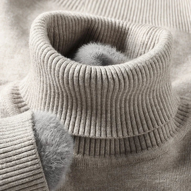 Dolcevita uomo in maglia fine con bordi a costine