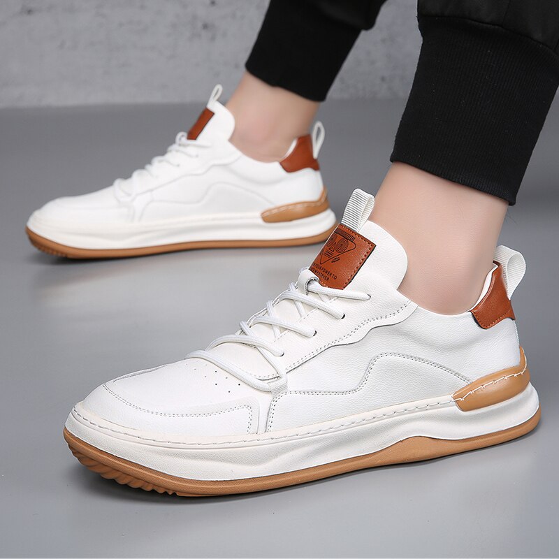 Sneaker uomo con suola alta e linguetta imbottita