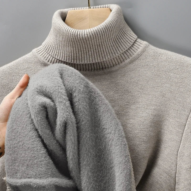 Dolcevita uomo in maglia fine con bordi a costine