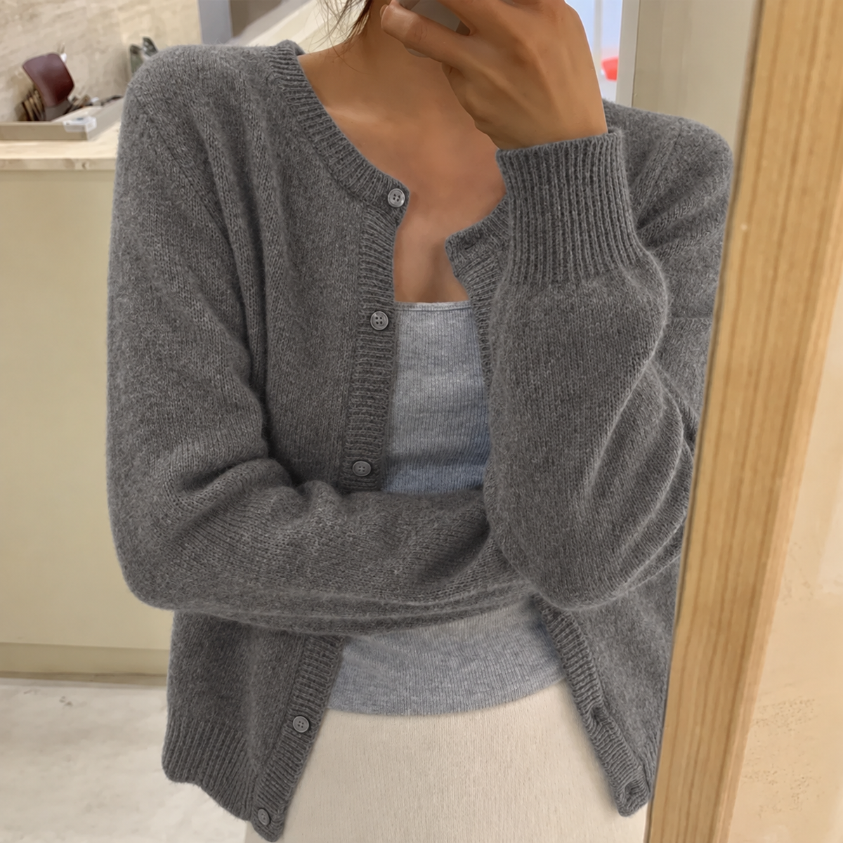 Cardigan donna in maglia con scollo rotondo