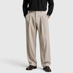 Pantaloni uomo con pince e vita alta