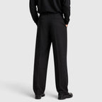 Pantaloni uomo con pince e vita alta