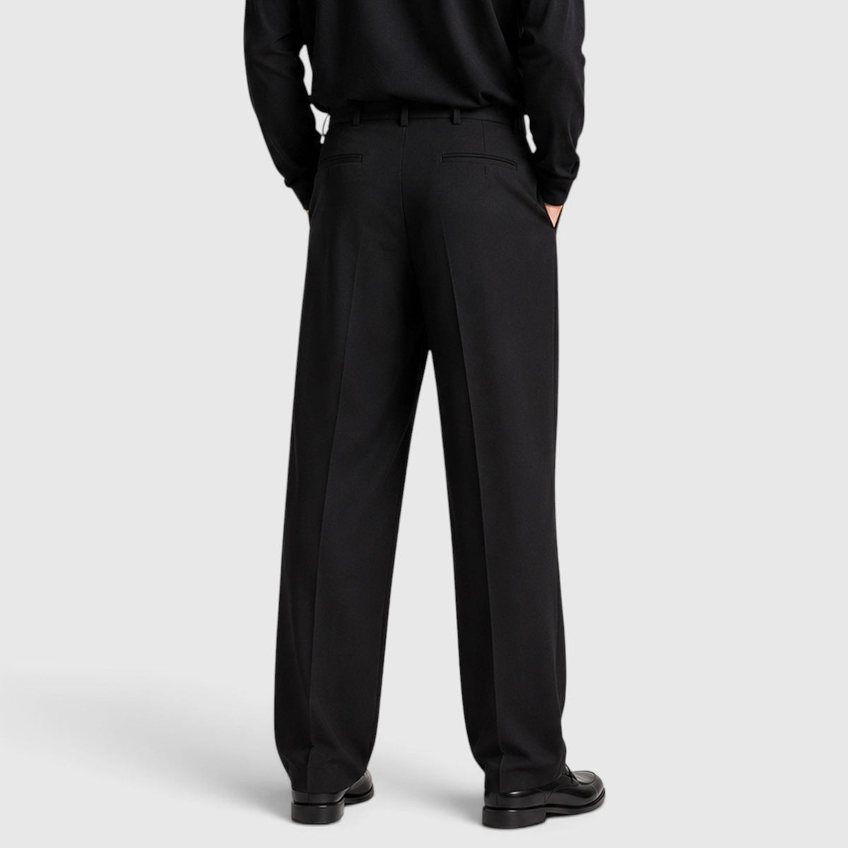 Pantaloni uomo con pince e vita alta