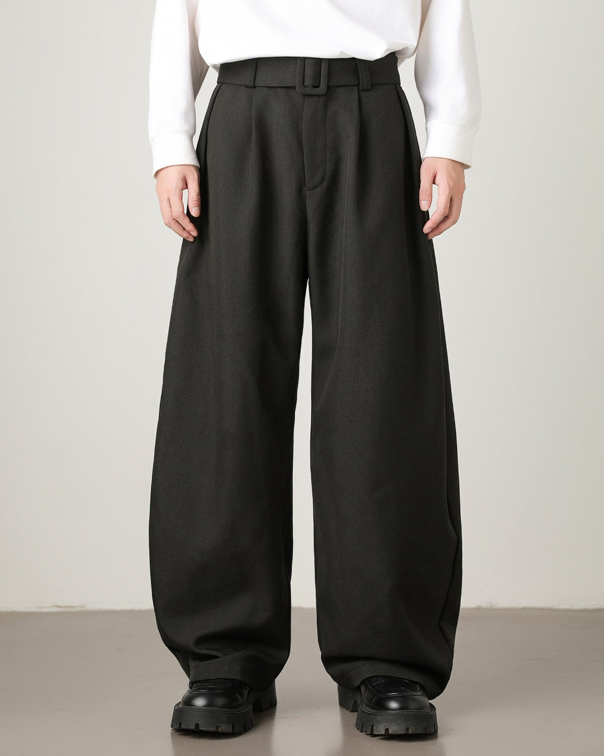 Pantaloni donna invernali ampi con pince