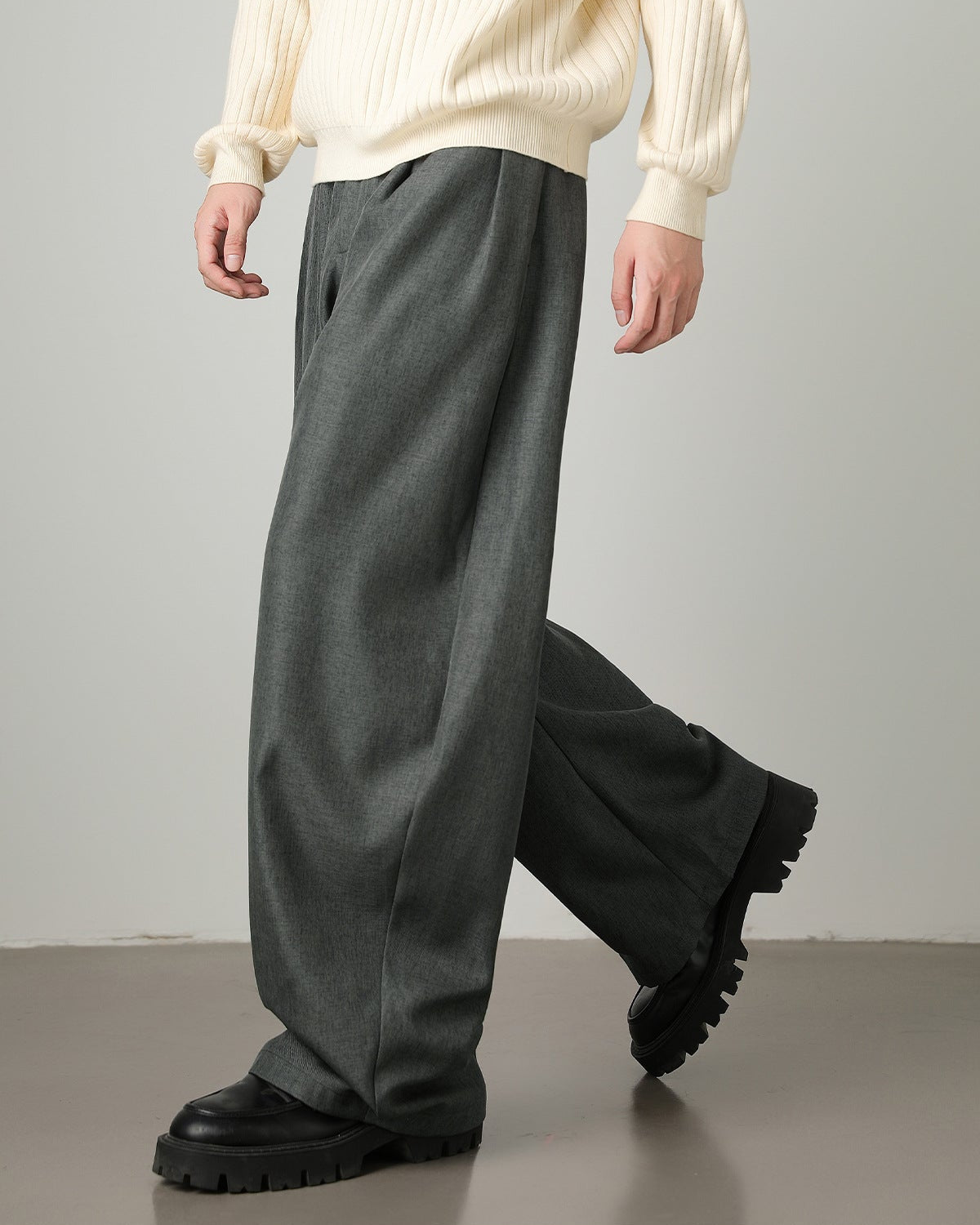 Pantaloni donna invernali ampi con pince