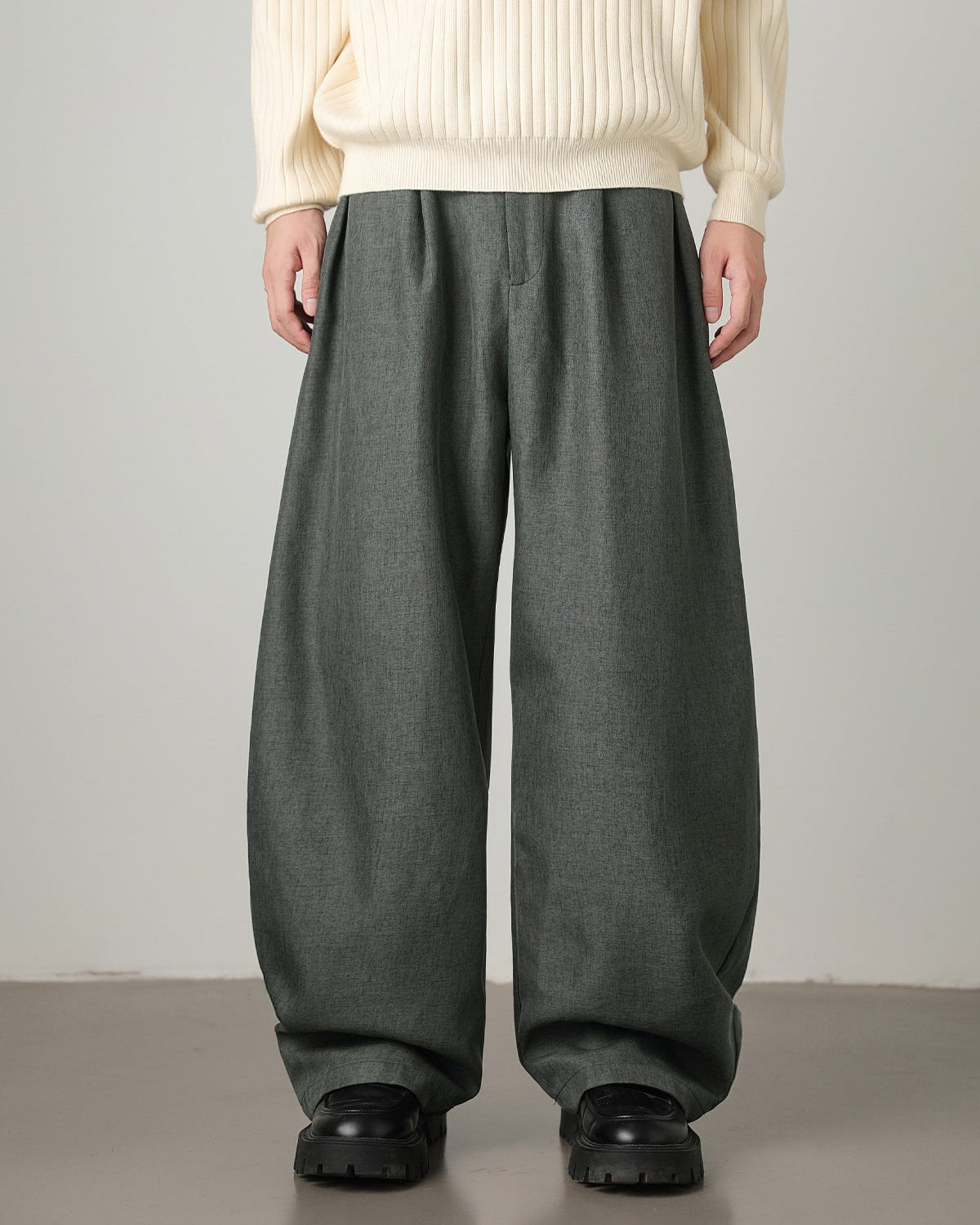 Pantaloni donna invernali ampi con pince