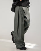 Pantaloni donna ampi con pince e cintura